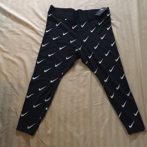 Nike Tight Fit leggings capri length size 2XL